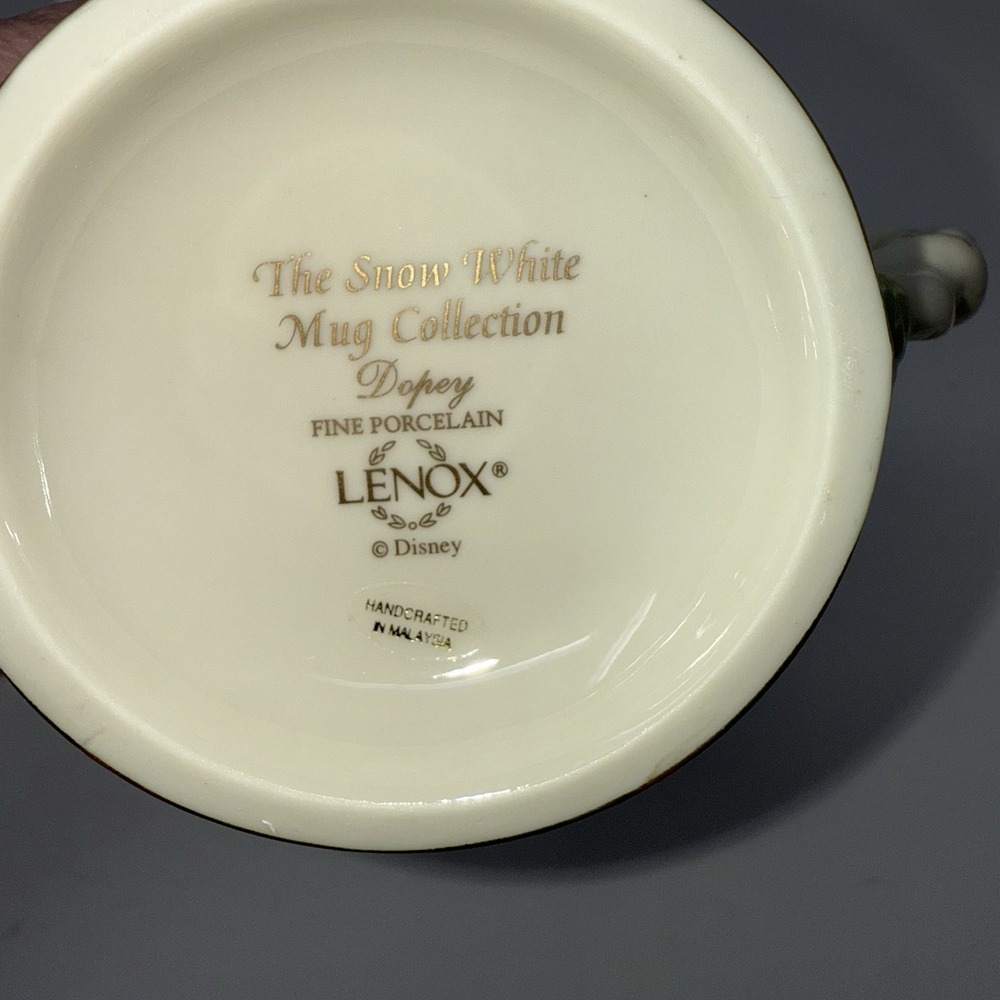 Lenox Disney Snow White And Seven Dwarfs Dopey Fine Porcelain Mug Gold Trim 8 oz - Picture 6 of 8